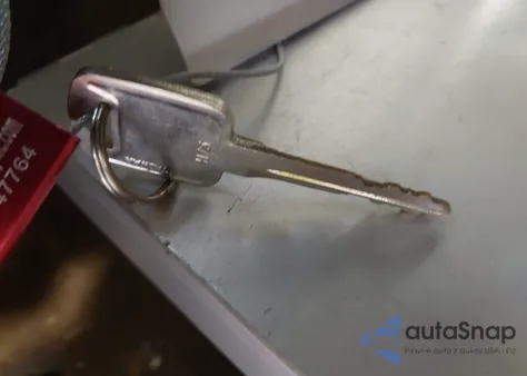 2005 Mercury Grand Marquis Gs из США, поврежденный, VIN 2MEFM74WX5X660043